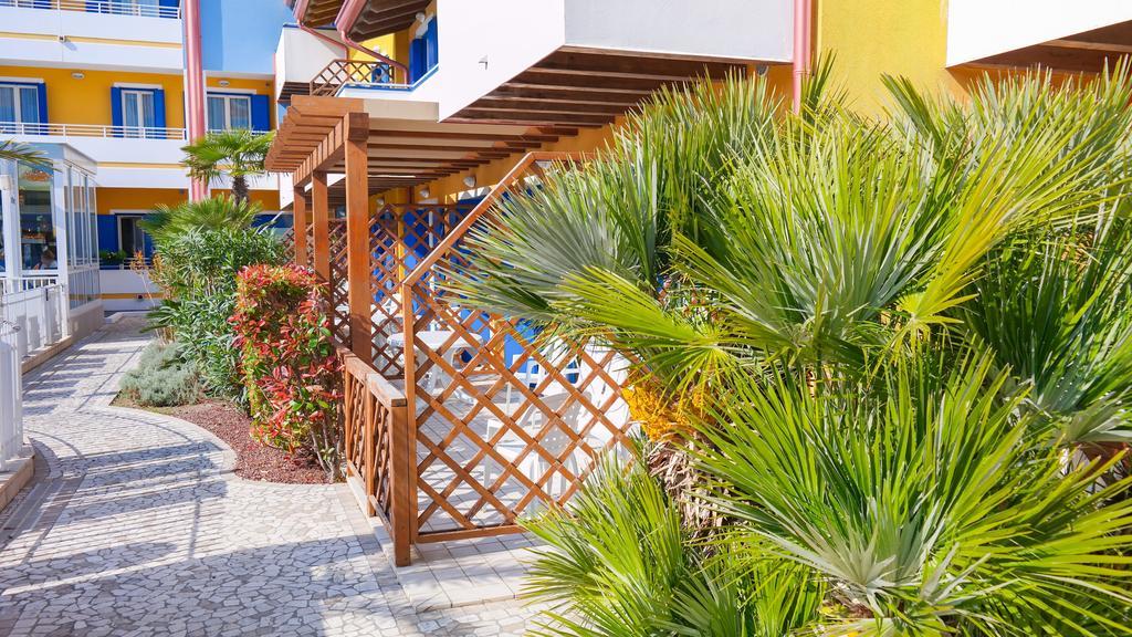 Villaggio Hemingway - Family Aparthotel Caorle Exterior foto