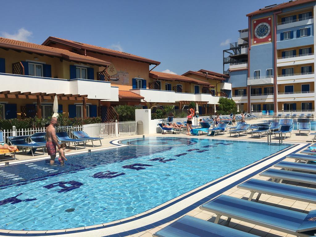 Villaggio Hemingway - Family Aparthotel Caorle Exterior foto